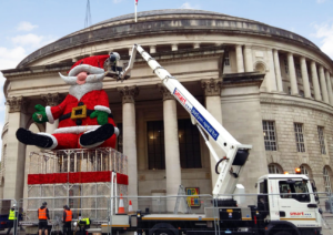 Installation des décorations de Noël avec une nacelle élévatrice Ruthmann @smartplatforms